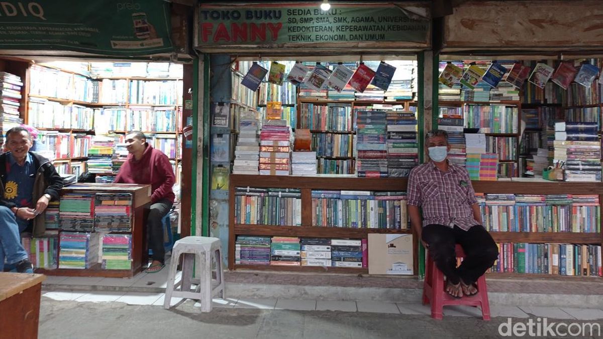 Pasar Buku Palasari - KibrisPDR