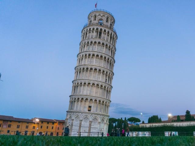Detail Penjelasan Menara Pisa Nomer 6