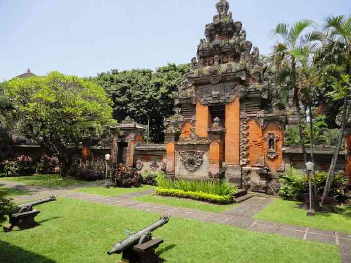 Detail Rumah Adat Bali Dan Fungsinya Nomer 9