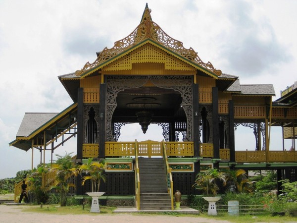 Rumah Adat Ketapang - KibrisPDR