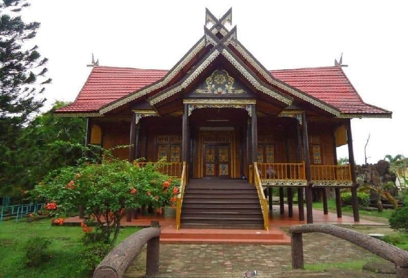 Detail Rumah Adat Riau Kepulauan Nomer 9