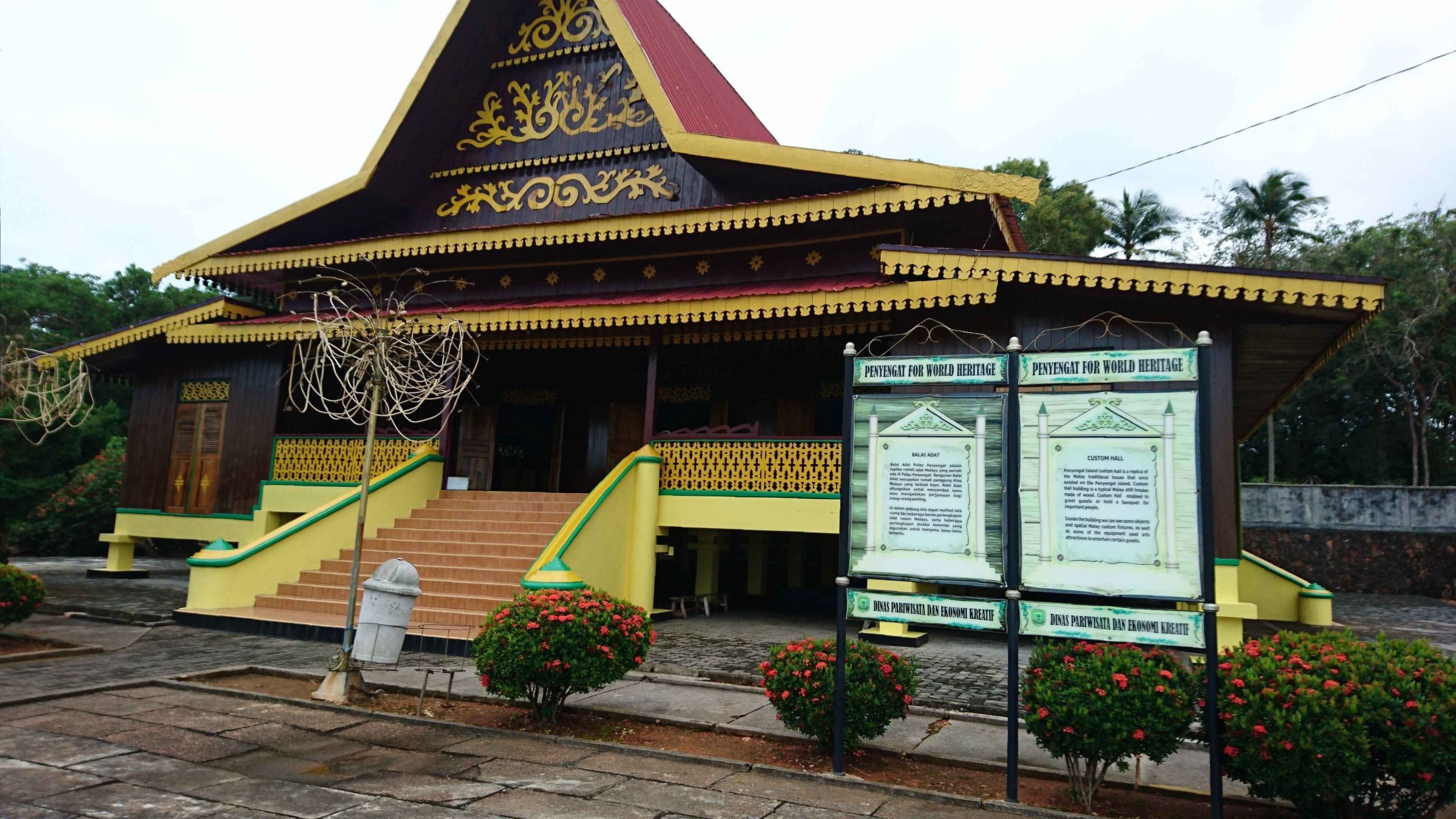 Detail Rumah Adat Riau Kepulauan Nomer 25