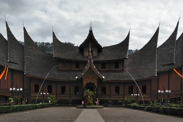 Detail Rumah Adat Suku Minangkabau Adalah Nomer 7