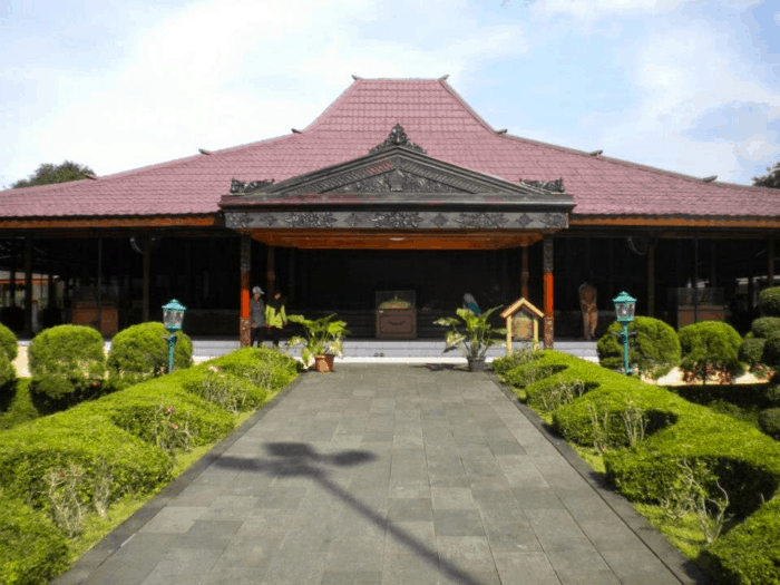 Detail Rumah Adat Yogyakarta Disebut Nomer 28