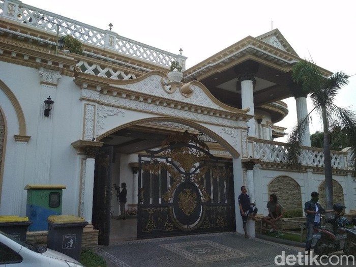 Detail Rumah Artis Di Bekasi Nomer 3