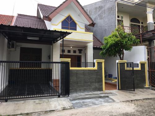 Detail Rumah Dikontrakkan Di Ciledug Nomer 3