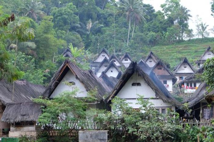 Rumah Kampung Naga Dapat Kita Temukan Di Kabupaten - KibrisPDR