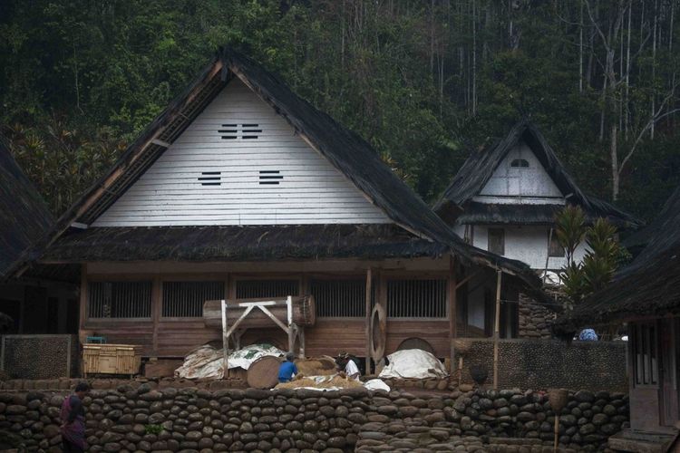 Detail Rumah Kampung Naga Dapat Kita Temukan Di Kabupaten Nomer 12