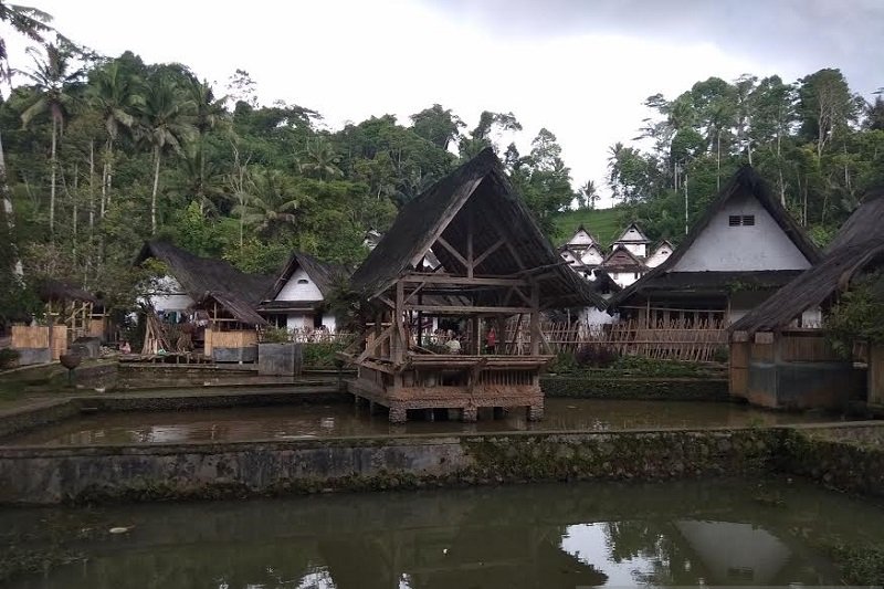 Detail Rumah Kampung Naga Dapat Kita Temukan Di Kabupaten Nomer 17