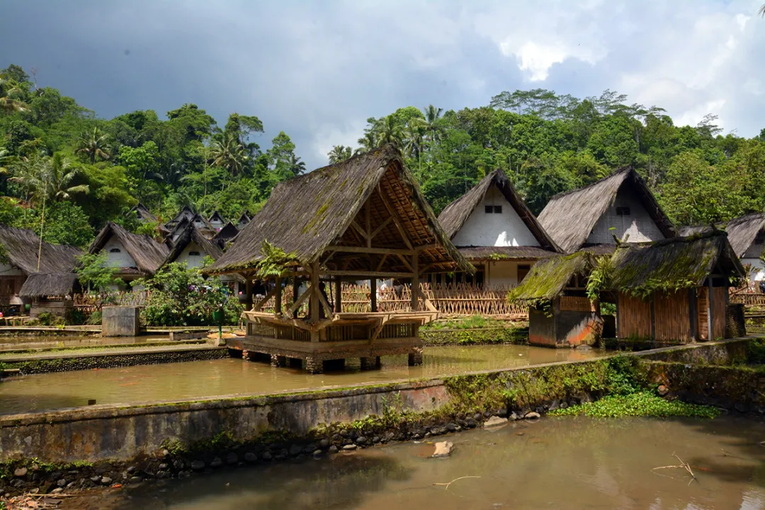 Detail Rumah Kampung Naga Dapat Kita Temukan Di Kabupaten Nomer 18