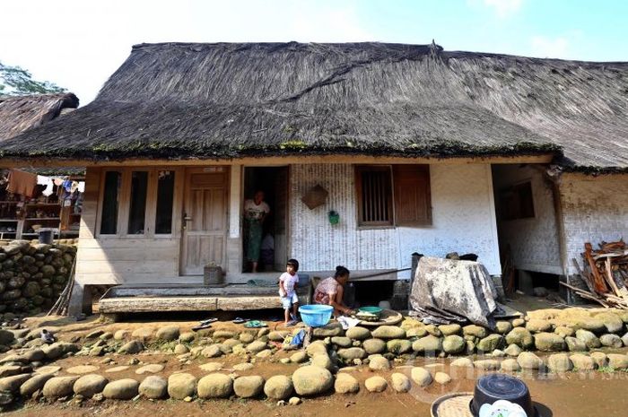 Detail Rumah Kampung Naga Dapat Kita Temukan Di Kabupaten Nomer 2