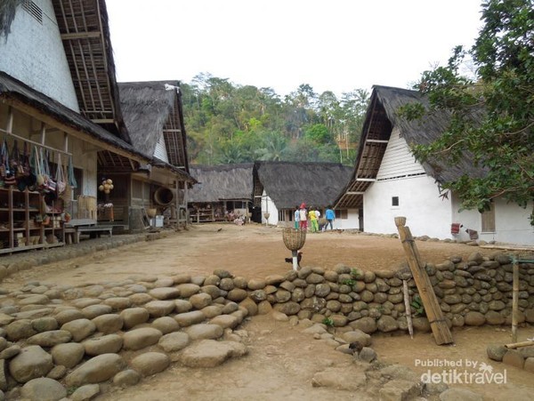 Detail Rumah Kampung Naga Dapat Kita Temukan Di Kabupaten Nomer 25
