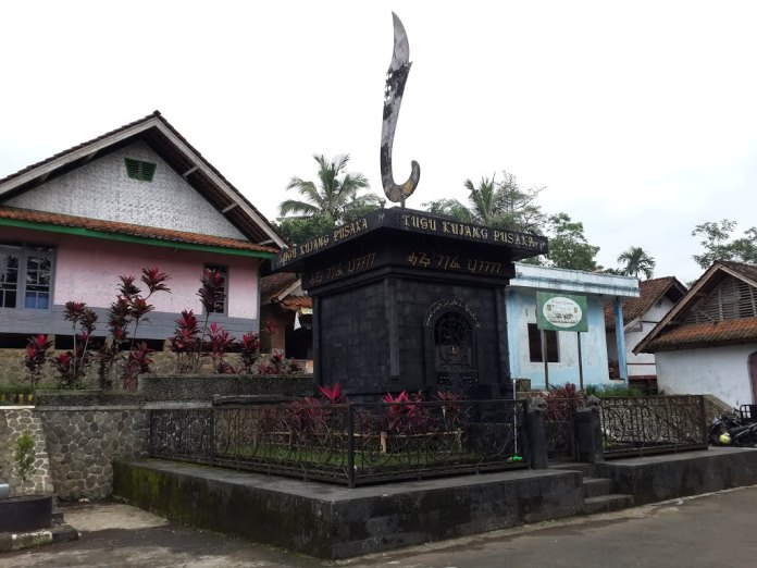 Detail Rumah Kampung Naga Dapat Kita Temukan Di Kabupaten Nomer 27