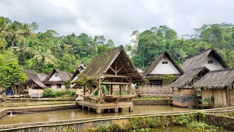 Detail Rumah Kampung Naga Dapat Kita Temukan Di Kabupaten Nomer 28