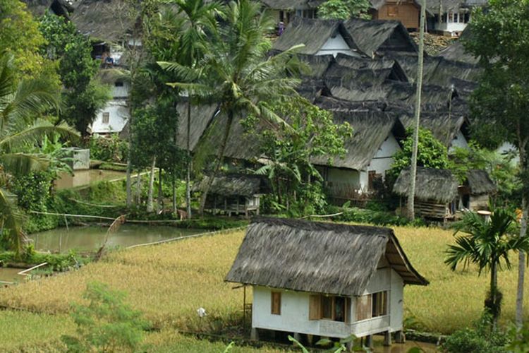 Detail Rumah Kampung Naga Dapat Kita Temukan Di Kabupaten Nomer 4