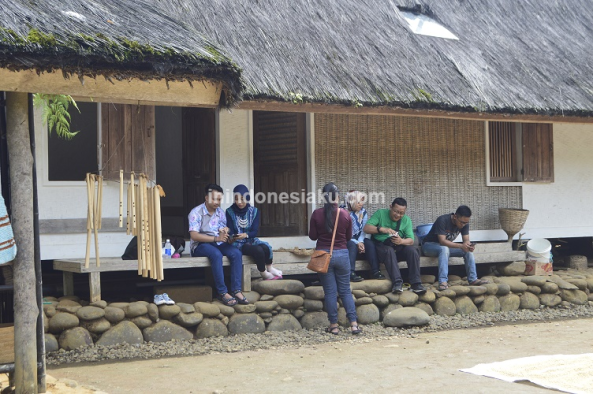 Detail Rumah Kampung Naga Dapat Kita Temukan Di Kabupaten Nomer 44