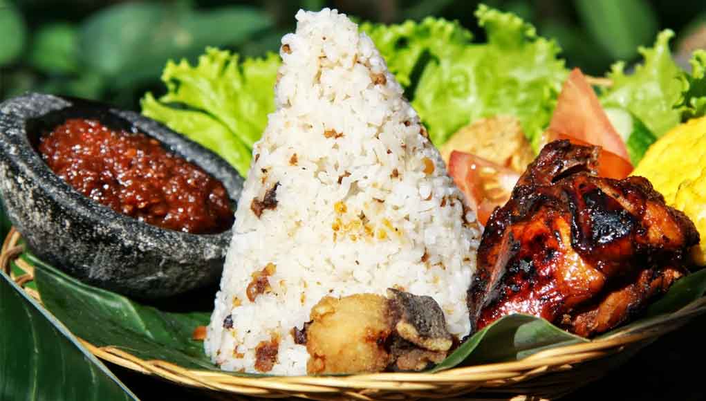 Detail Rumah Makan Di Solo Untuk Rombongan Nomer 13