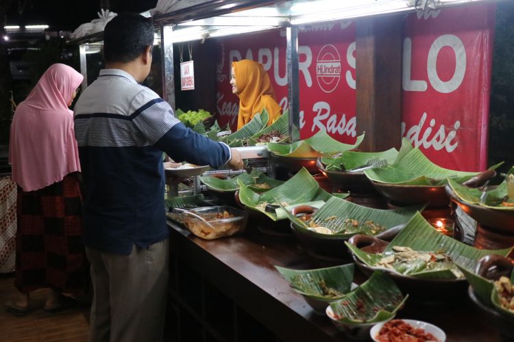 Detail Rumah Makan Di Solo Untuk Rombongan Nomer 30