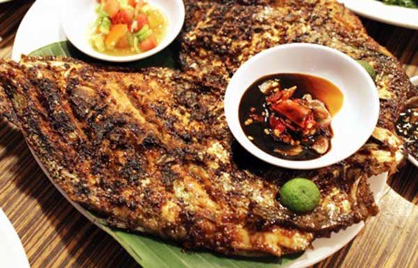 Detail Rumah Makan Ikan Bakar Kota Makassar Sulawesi Selatan Nomer 30