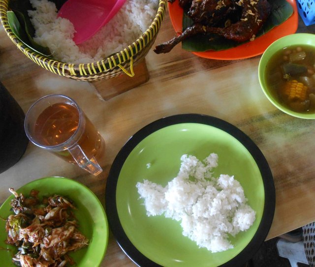 Detail Rumah Makan Sunda Di Cipanas Nomer 41