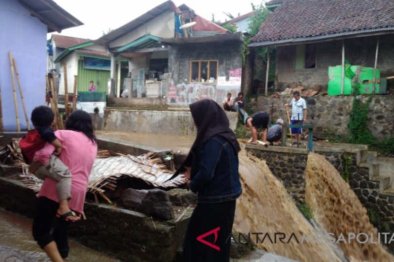 Detail Rumah Merah Sukabumi Nomer 40