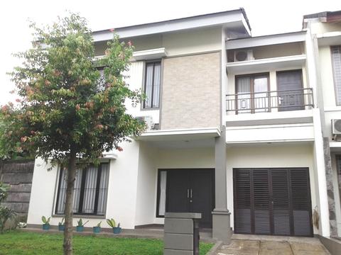 Detail Rumah Sektor 9 Bintaro Emerald Nomer 22