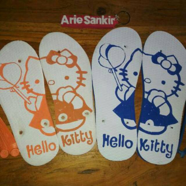 Detail Sandal Ukir Hello Kitty Nomer 2