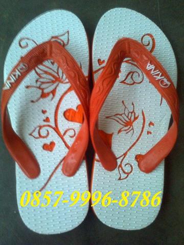 Detail Sandal Ukir Hello Kitty Nomer 33