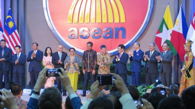 Detail Sebutkan 3 Contoh Bentuk Bentuk Kerjasama Asean Nomer 30