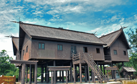 Detail Sebutkan Ciri Khas Rumah Suku Minangkabau Nomer 12