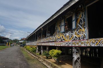 Detail Sebutkan Lain Rumah Panjang Di Kalimantan Nomer 8