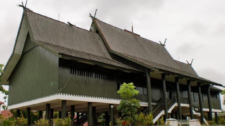 Detail Sebutkan Lain Rumah Panjang Di Kalimantan Nomer 7