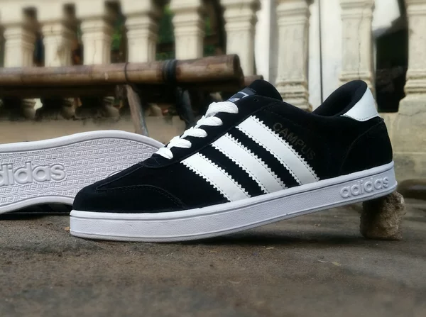 Detail Sepatu Gaya Adidas Nomer 51