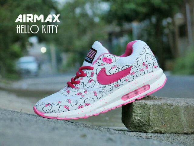 Detail Sepatu Nike Hello Kitty Nomer 2