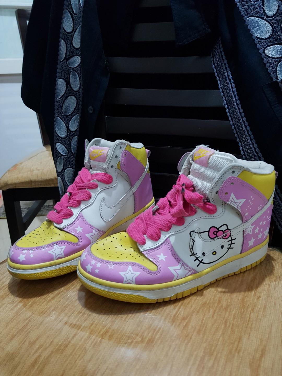 Detail Sepatu Nike Hello Kitty Nomer 12