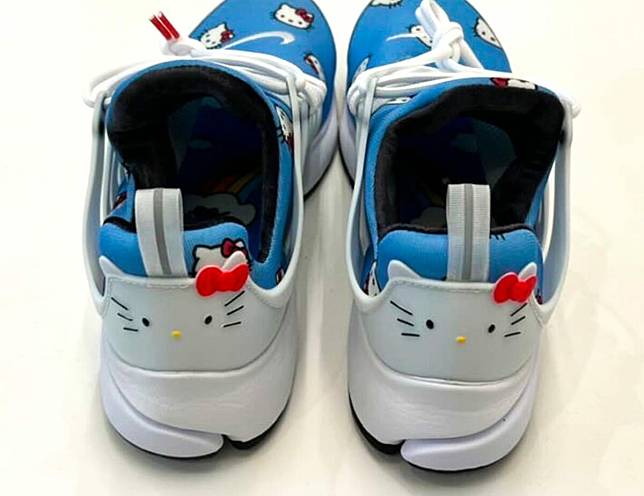 Detail Sepatu Nike Hello Kitty Nomer 16