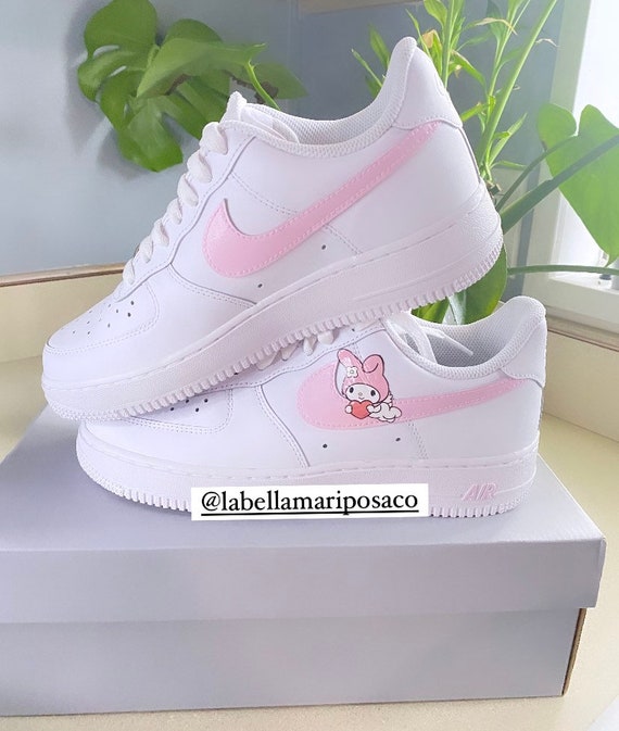 Detail Sepatu Nike Hello Kitty Nomer 51