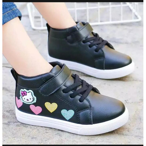 Detail Sepatu Sekolah Hello Kitty Warna Hitam Nomer 31