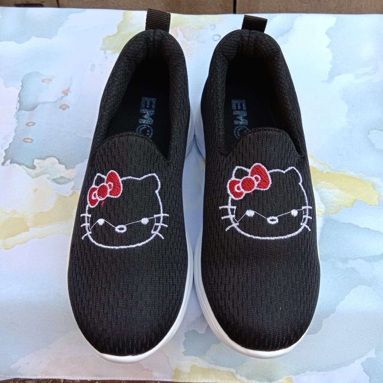 Detail Sepatu Sekolah Hello Kitty Warna Hitam Nomer 46