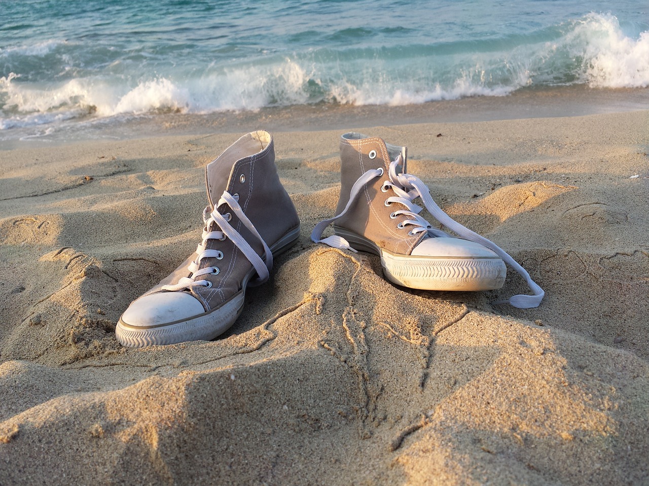 Detail Sepatu Yang Cocok Untuk Ke Pantai Nomer 21