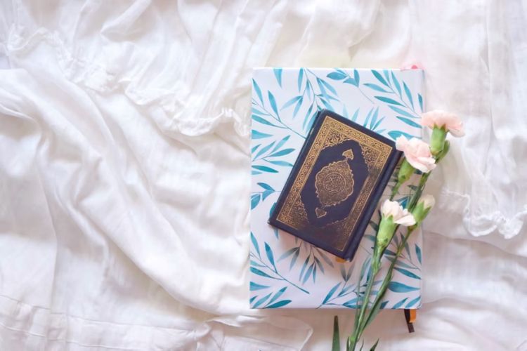 Detail Surat Al Ahzab Beserta Artinya Nomer 43