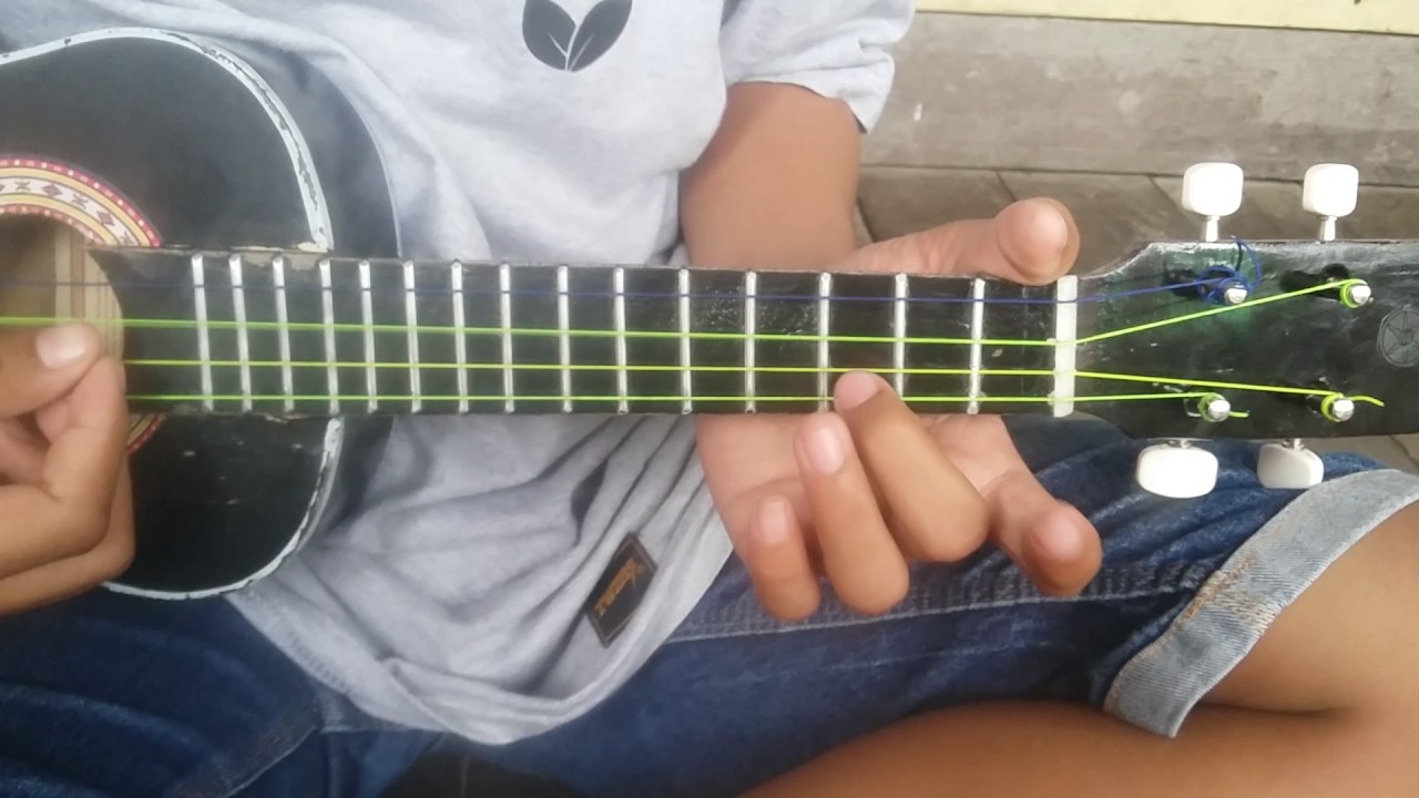 Detail Surat Cinta Untuk Starla Chord Ukulele Nomer 21