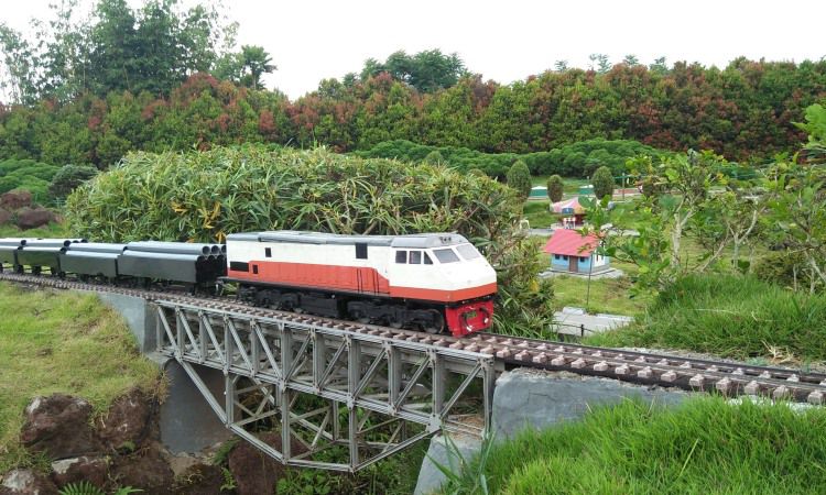 Detail Taman Miniatur Kereta Api Nomer 17