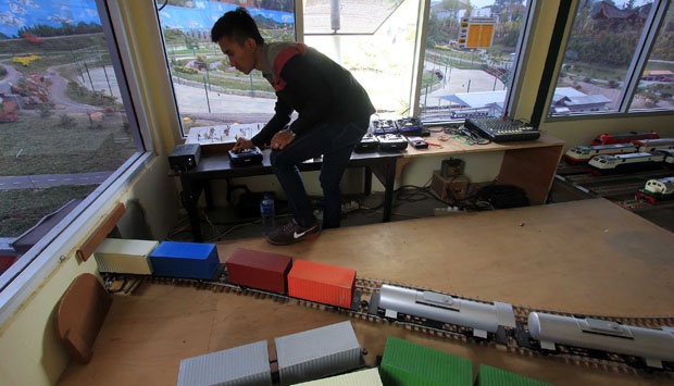 Detail Taman Miniatur Kereta Api Nomer 18