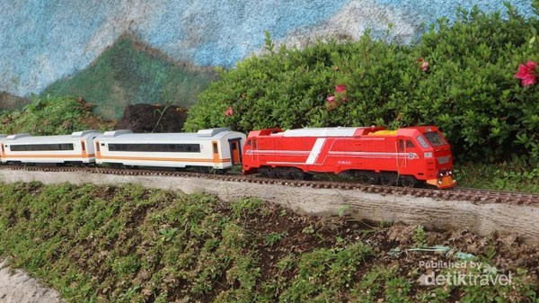 Detail Taman Miniatur Kereta Api Nomer 4