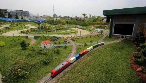 Detail Taman Miniatur Kereta Api Nomer 29