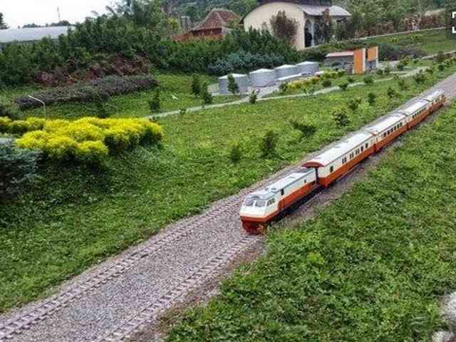 Detail Taman Miniatur Kereta Api Nomer 9