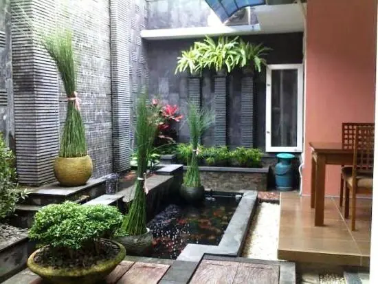 Detail Taman Minimalis Belakang Rumah Dengan Kolam Ikan Nomer 17