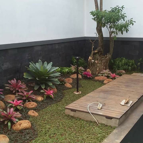 Detail Taman Pinggir Rumah Nomer 44