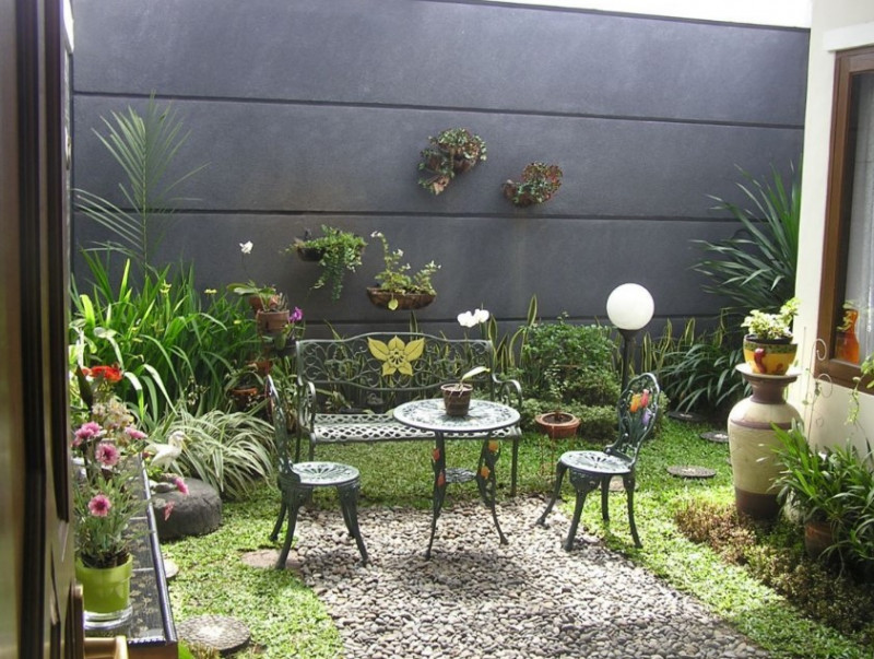 Detail Taman Pojok Depan Rumah Nomer 12